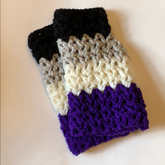 Hand Crafted Accessories - SALE💖Asexual pride hand warmers gloves